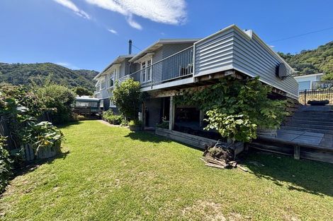 Photo of property in 71 Kent Street, Picton, 7220