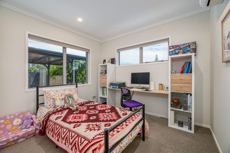 Photo of property in 16a Pine Avenue, Henderson, Auckland, 0612