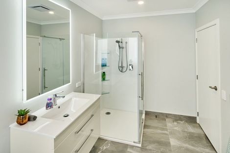 Photo of property in 107 Queen Charlotte Drive, Aotea, Porirua, 5024