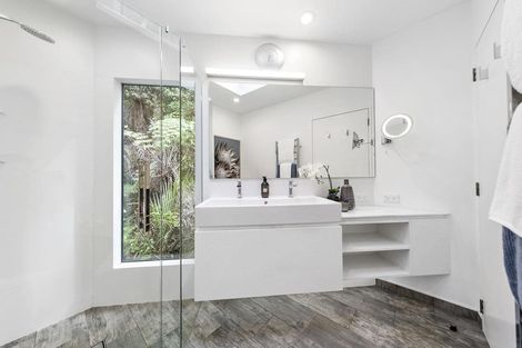 Photo of property in 38 Takahe Road, Titirangi, Auckland, 0604