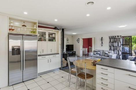 Photo of property in 11 Oakwood Grove, Paraparaumu Beach, Paraparaumu, 5032