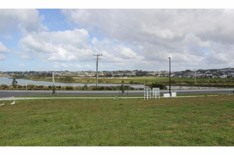 Photo of property in 120 Arran Point Parade, Orewa, 0931