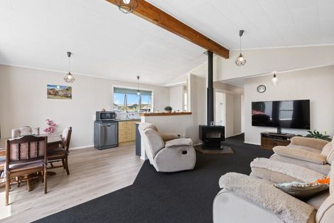 Photo of property in 5 Newbury Place, Waitara, 4320