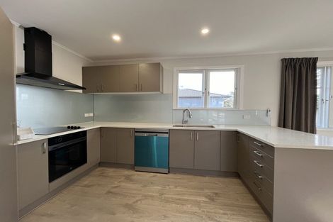 Photo of property in 138 Luckens Road, West Harbour, Auckland, 0618