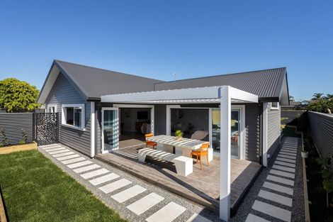 Photo of property in 28 Araroa Place, Papamoa Beach, Papamoa, 3118