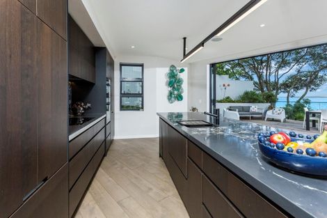 Photo of property in 2 Old Lake Road, Narrow Neck, Auckland, 0624