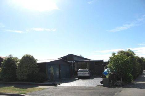 Photo of property in 14 Farnley Place, Parklands, Christchurch, 8083