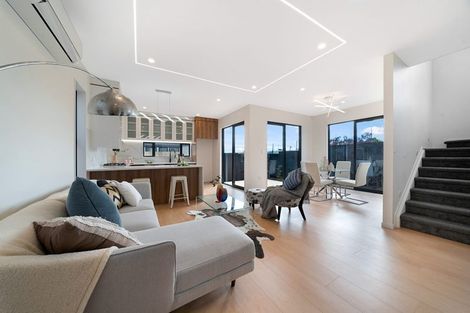 Photo of property in 53 Meadowood Drive, Unsworth Heights, Auckland, 0632