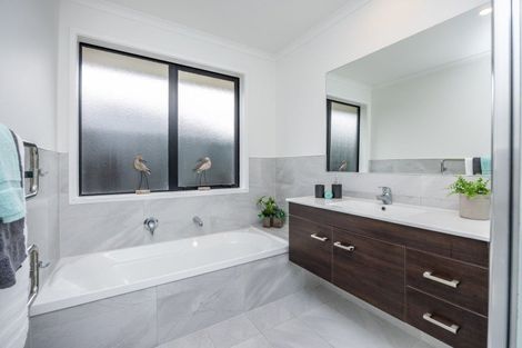 Photo of property in 8 Ladeira Place, Fitzroy, Hamilton, 3206