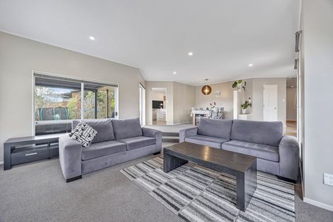 Photo of property in 6 Hanly Close, West Harbour, Auckland, 0618