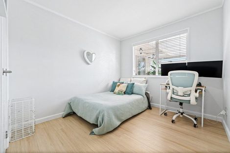 Photo of property in 27 Arlette Place, Massey, Auckland, 0614