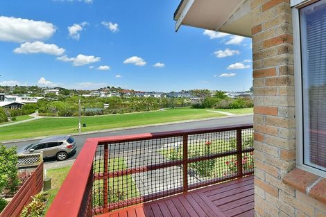 Photo of property in 3/6 Albatross Road, Red Beach, 0932