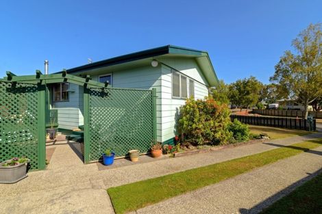 Photo of property in 25 Matthew Place, Kawaha Point, Rotorua, 3010