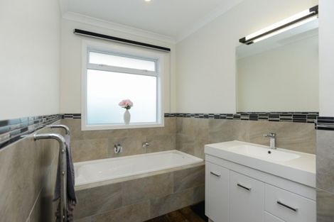 Photo of property in 24 Rakaia Way, Poraiti, Napier, 4112