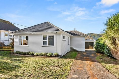 Photo of property in 5 Reid Road, Wainuiomata, Lower Hutt, 5014