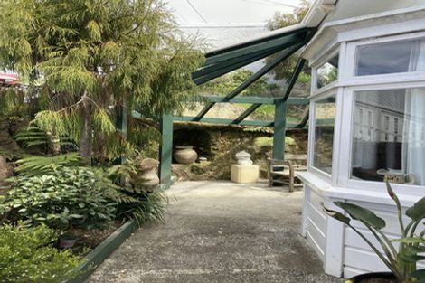Photo of property in 28 Apuka Street, Brooklyn, Wellington, 6021
