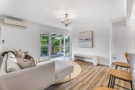 Photo of property in 42 Lauderdale Road, Birkdale, Auckland, 0626