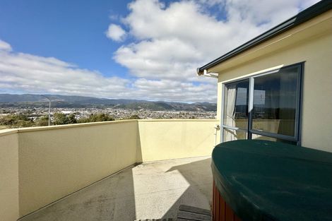 Photo of property in 5 Birkinshaw Grove, Riverstone Terraces, Upper Hutt, 5018