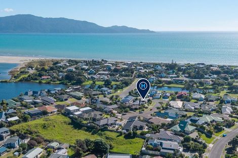 Photo of property in 4 Te Ropata Place, Waikanae Beach, Waikanae, 5036