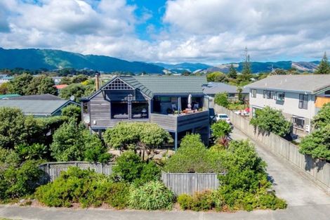 Photo of property in 108 Field Way, Waikanae Beach, Waikanae, 5036
