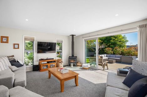 Photo of property in 15 Magnetic Place, Cromwell, 9310