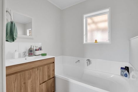 Photo of property in 18a Sylvan Crescent, Te Atatu South, Auckland, 0610