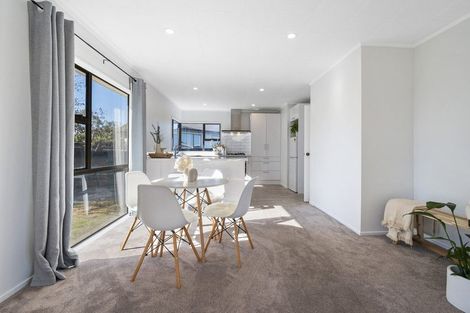 Photo of property in 18 Suzanne Grove, Kelvin Grove, Palmerston North, 4414