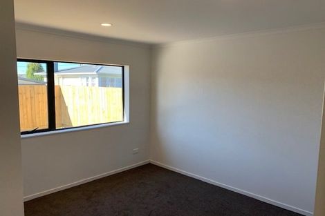 Photo of property in 2/35 Heath Street, Saint Andrews, Hamilton, 3200
