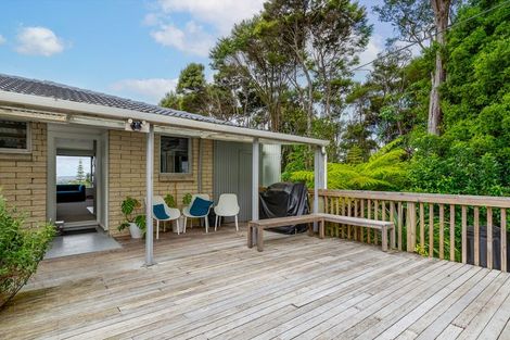 Photo of property in 2/52 Staincross Street, Green Bay, Auckland, 0604