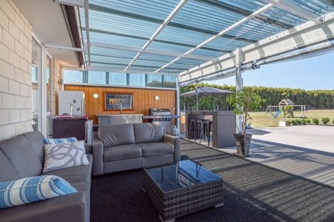 Photo of property in 773 Waitakere Road, Kumeu, 0891