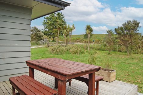 Photo of property in 17 Ranganui Road, Kaiwaka, 0573