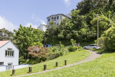 Photo of property in 112 Kelburn Parade, Kelburn, Wellington, 6012