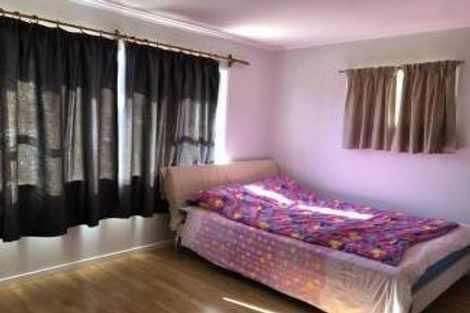 Photo of property in 33 Redwood Drive, Massey, Auckland, 0614