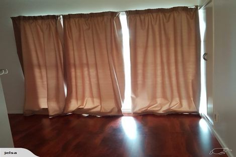 Photo of property in 2/56 Birkdale Road, Birkdale, Auckland, 0626