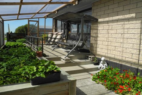 Photo of property in 12 Timaru Road, Waimate, 7924