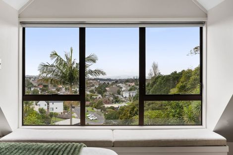 Photo of property in 1/305 Glenfield Road, Glenfield, Auckland, 0629