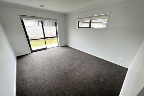 Photo of property in 4 Mooring Close, Whitby, Porirua, 5024