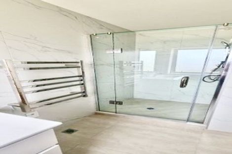 Photo of property in 39 Cascades Road, Pakuranga Heights, Auckland, 2010