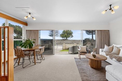 Photo of property in 10 North Terrace, Westshore, Napier, 4110