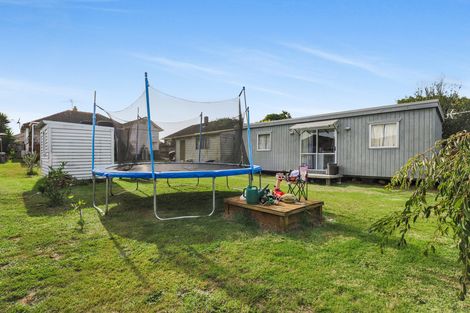Photo of property in 15 Arimu Road, Papakura, 2110