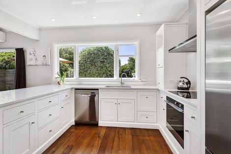 Photo of property in 23 Lucknow Terrace, Khandallah, Wellington, 6035