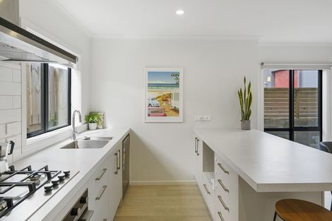 Photo of property in 1/9 Surrey Street, Tawa, Wellington, 5028