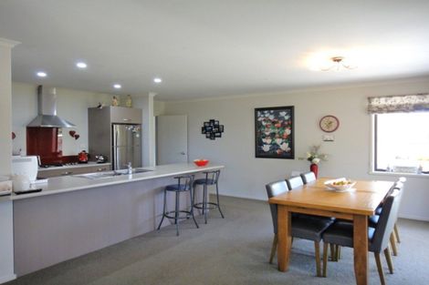 Photo of property in 9 Endeavour Place, One Tree Point, 0118