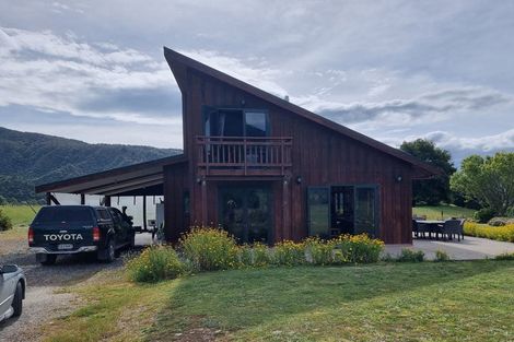 Photo of property in 72 Hotham Street, Murchison, 7007