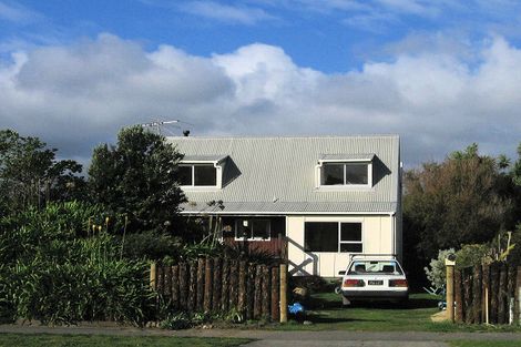 Photo of property in 176 Tutere Street, Waikanae Beach, Waikanae, 5036