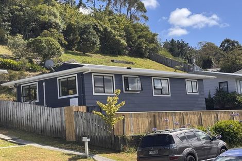 Photo of property in 7 Westra View, Tawa, Wellington, 5028