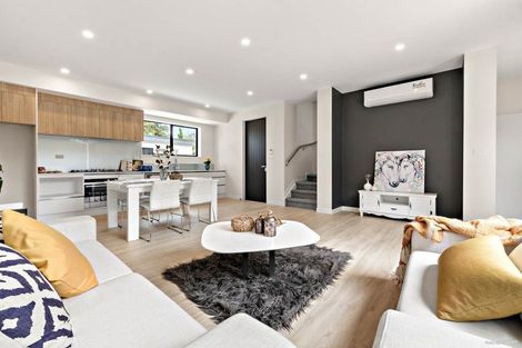 Photo of property in 37c Kingdale Road, Henderson, Auckland, 0610