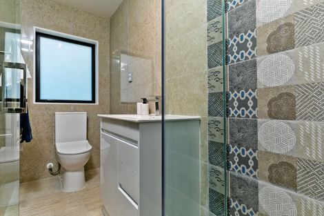 Photo of property in 4223d Great North Road, Glendene, Auckland, 0602