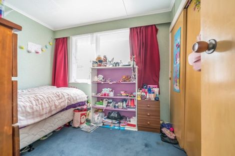 Photo of property in 18 Helvetia Grove, Naenae, Lower Hutt, 5011