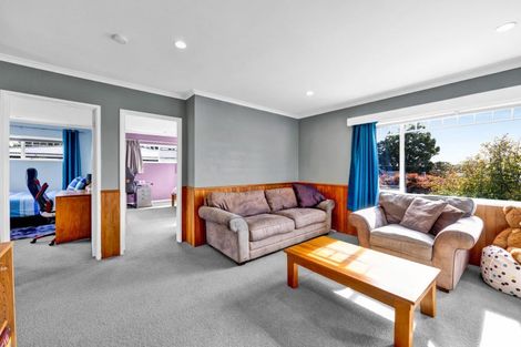 Photo of property in 77 Govett Avenue, Frankleigh Park, New Plymouth, 4310